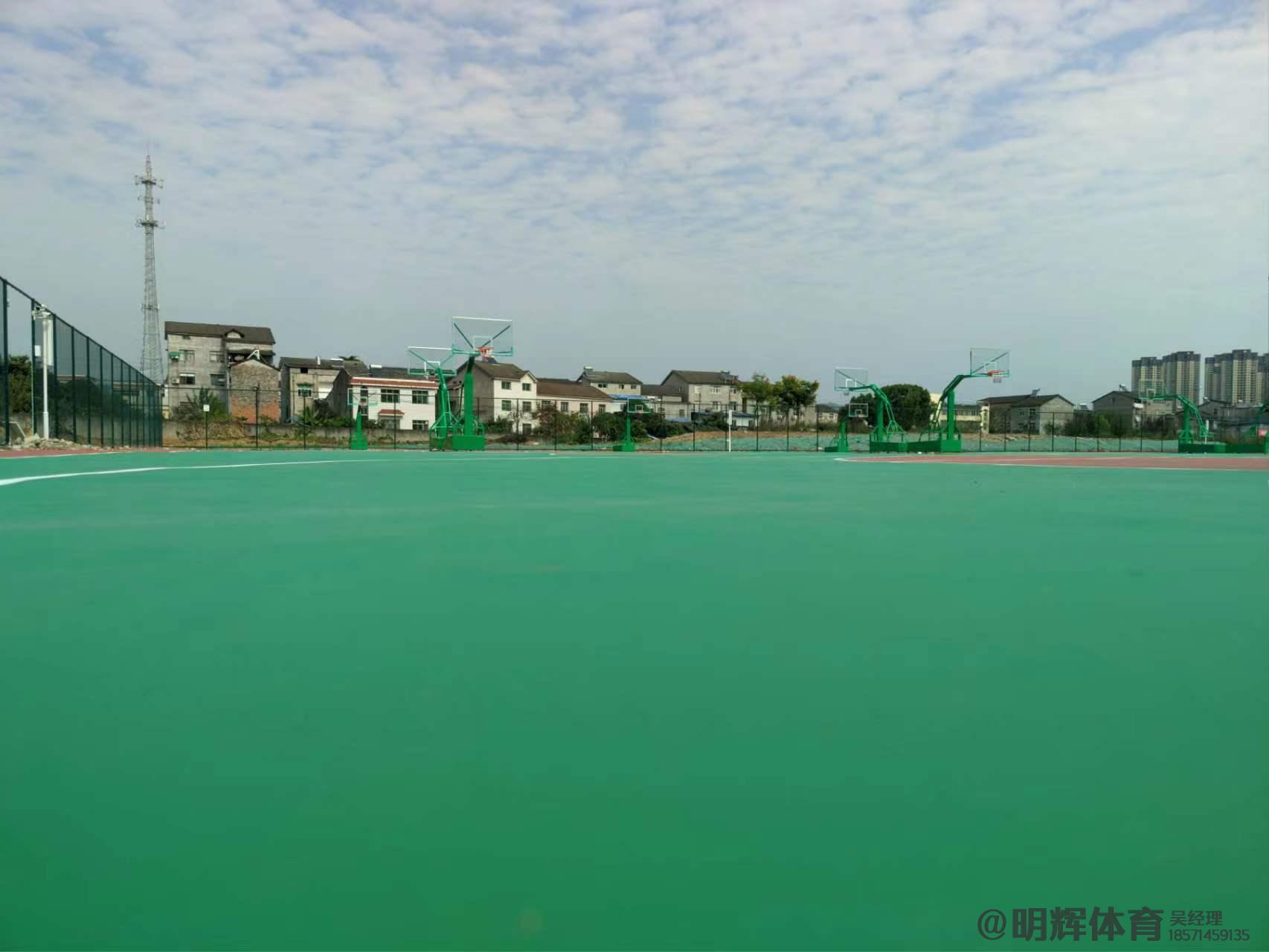 朗县硬地丙烯酸球场的优缺点